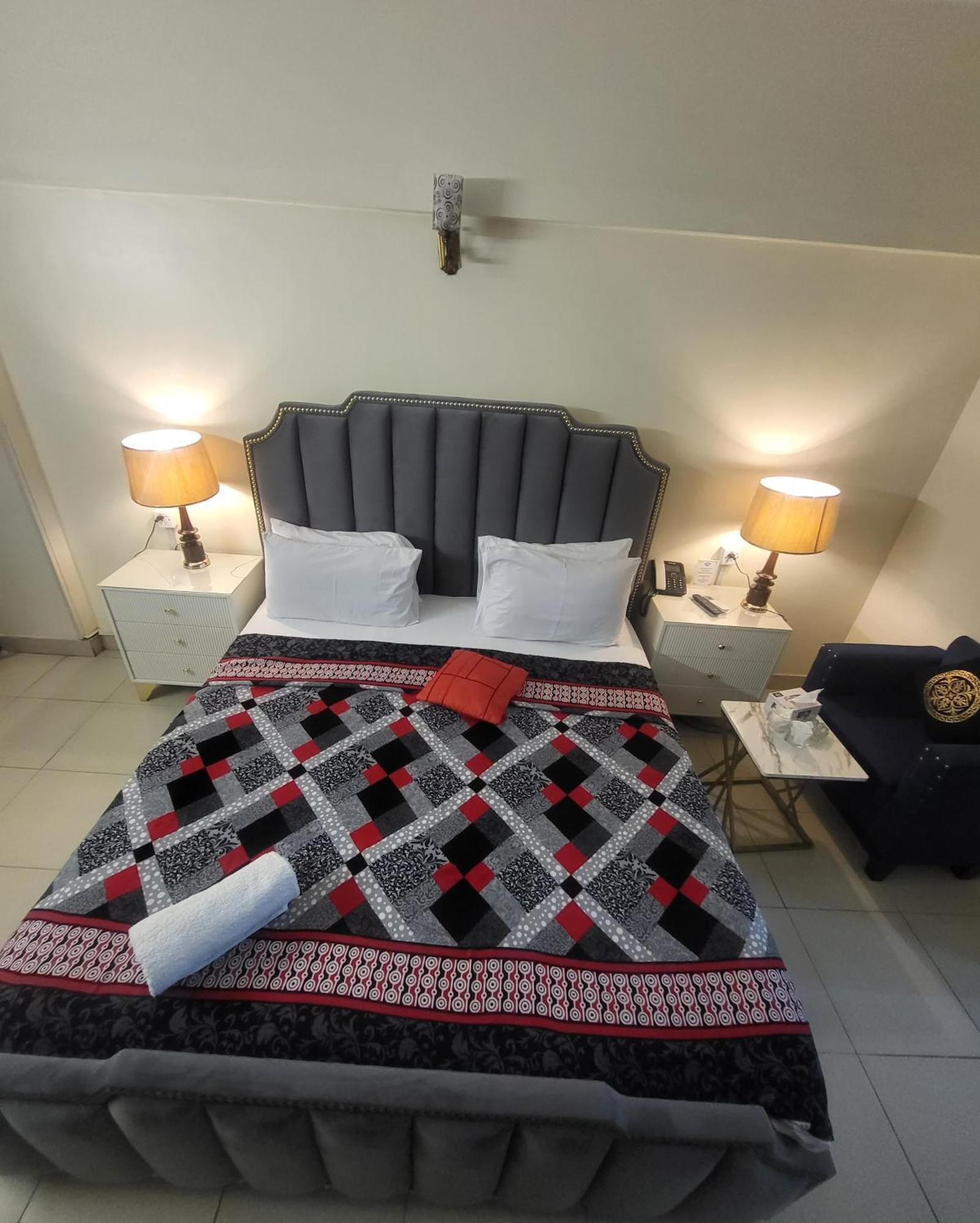 Hotel Rooms Dha Karachi Eksteriør billede